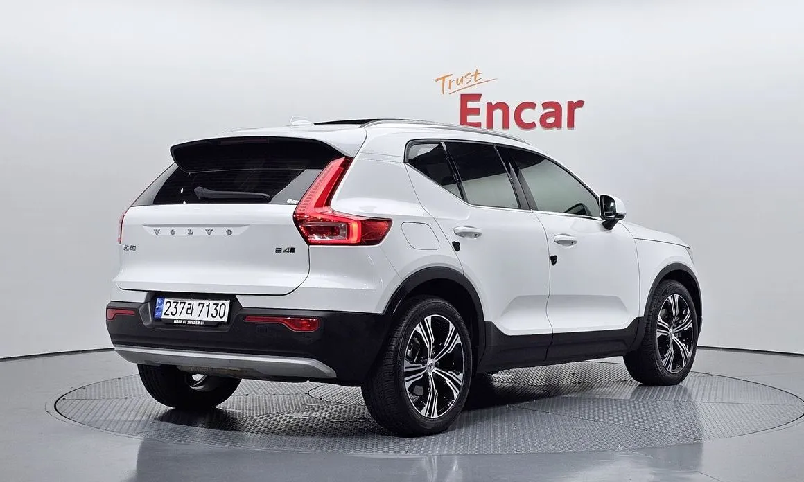 Volvo XC40 — фото 5