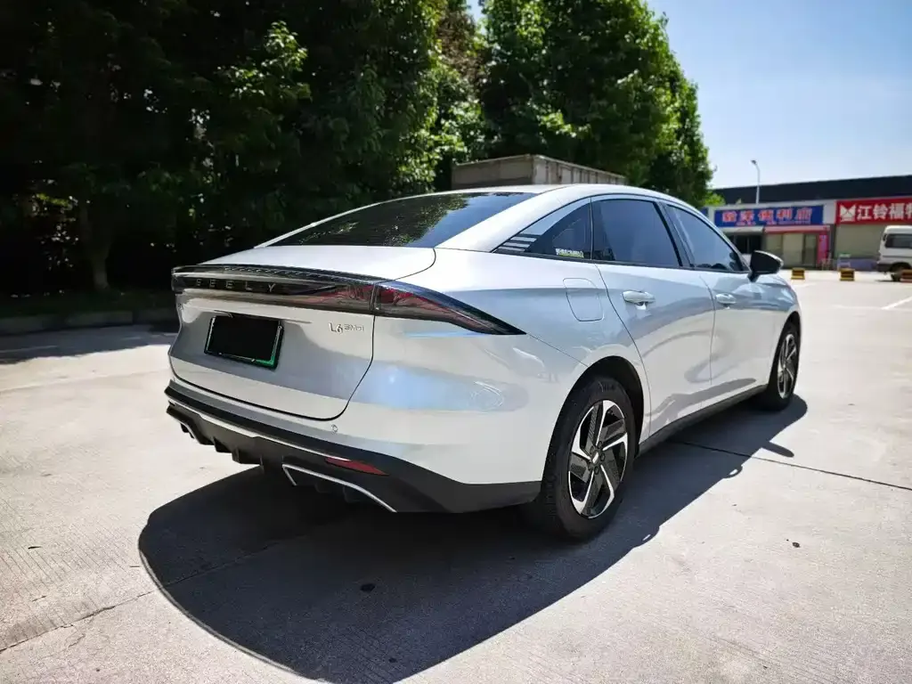 Geely Galaxy L6 — фото 6