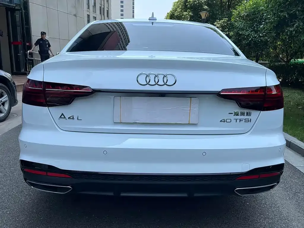 Audi A4L — фото 2