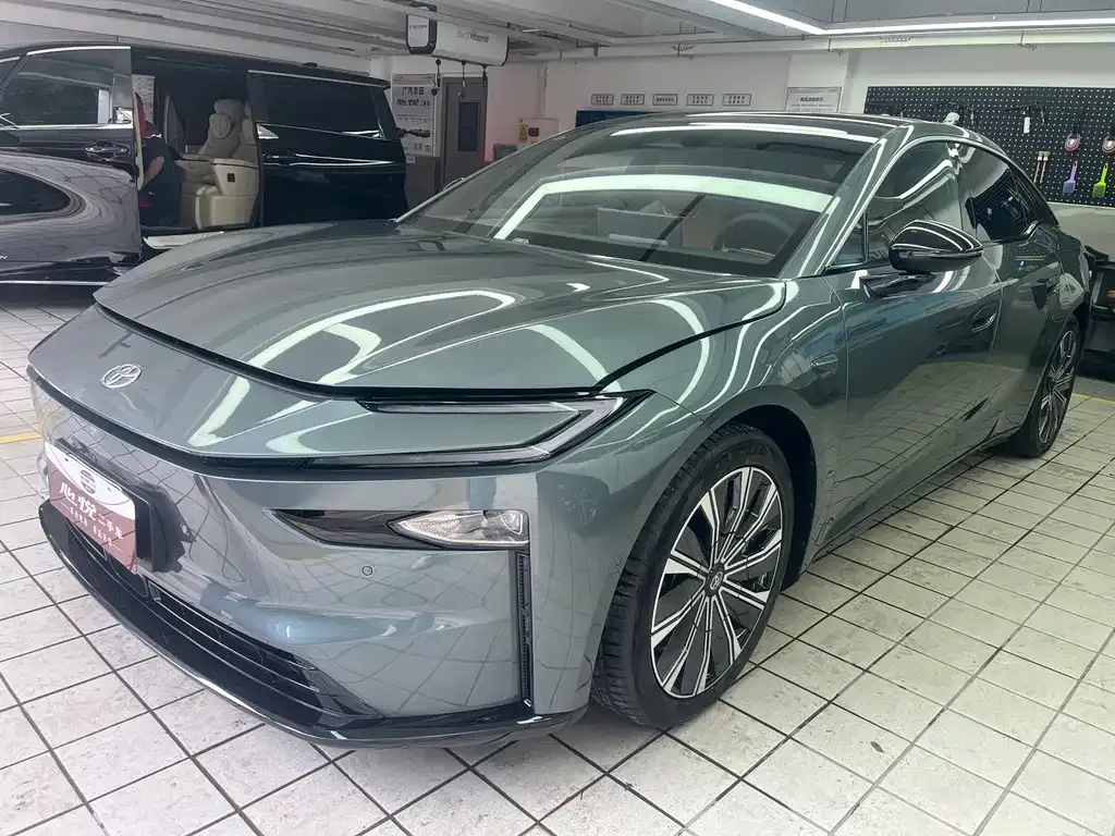 Toyota Platinum 7 — фото 1