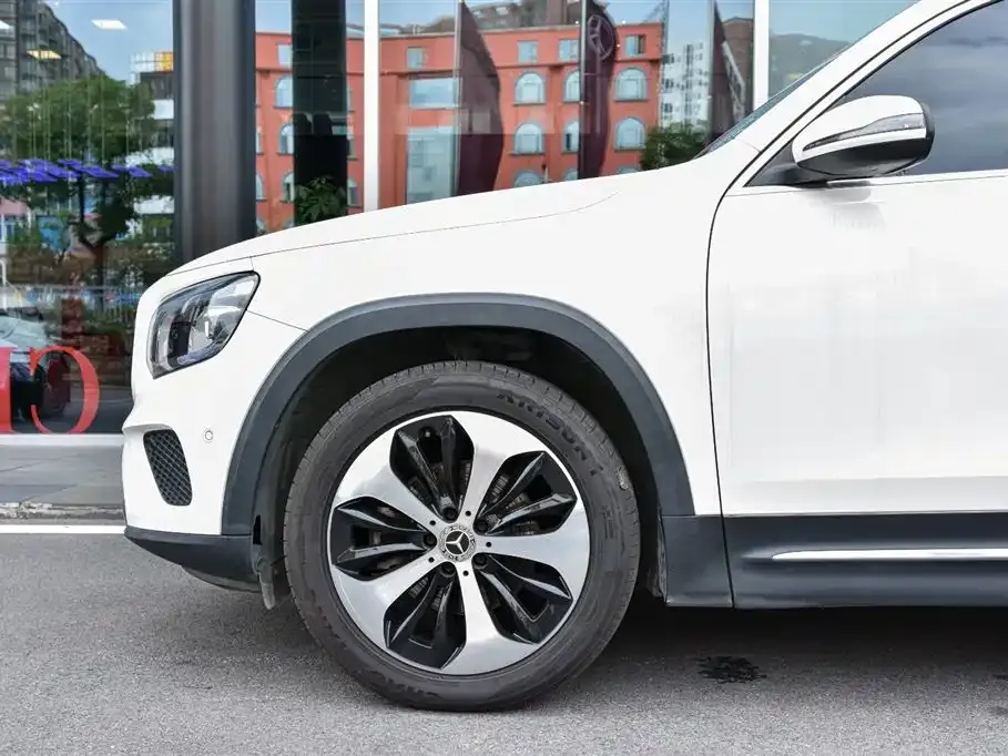 Mercedes-Benz GLB — фото 4