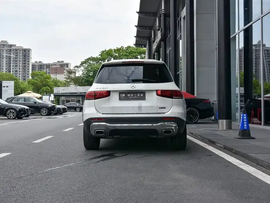 Mercedes-Benz GLB — фото 10