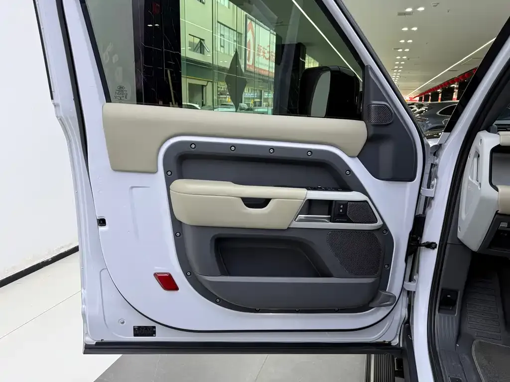 Land Rover Defender — фото 10