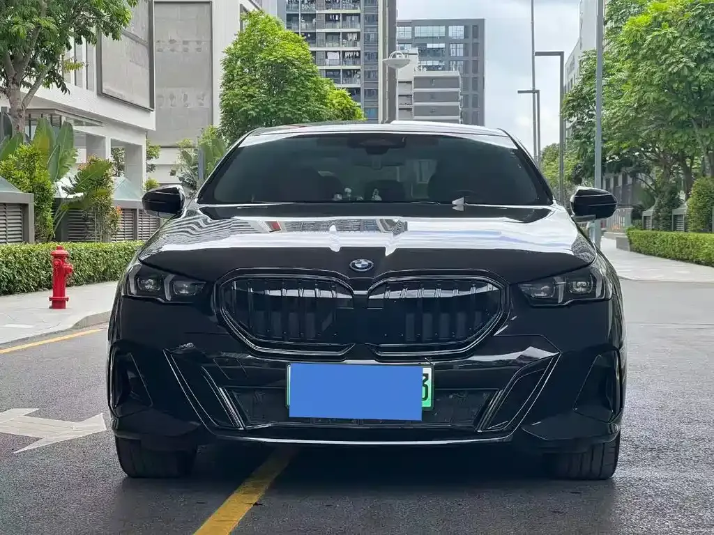 BMW i5 — фото 1