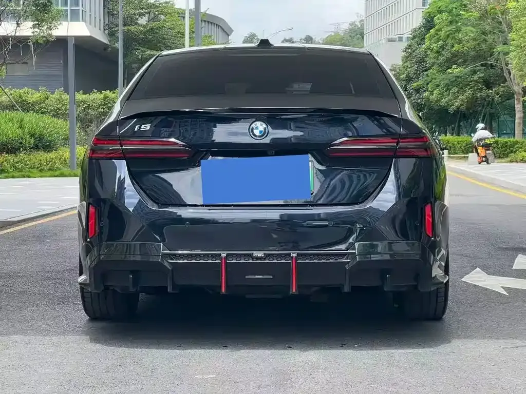 BMW i5 — фото 8