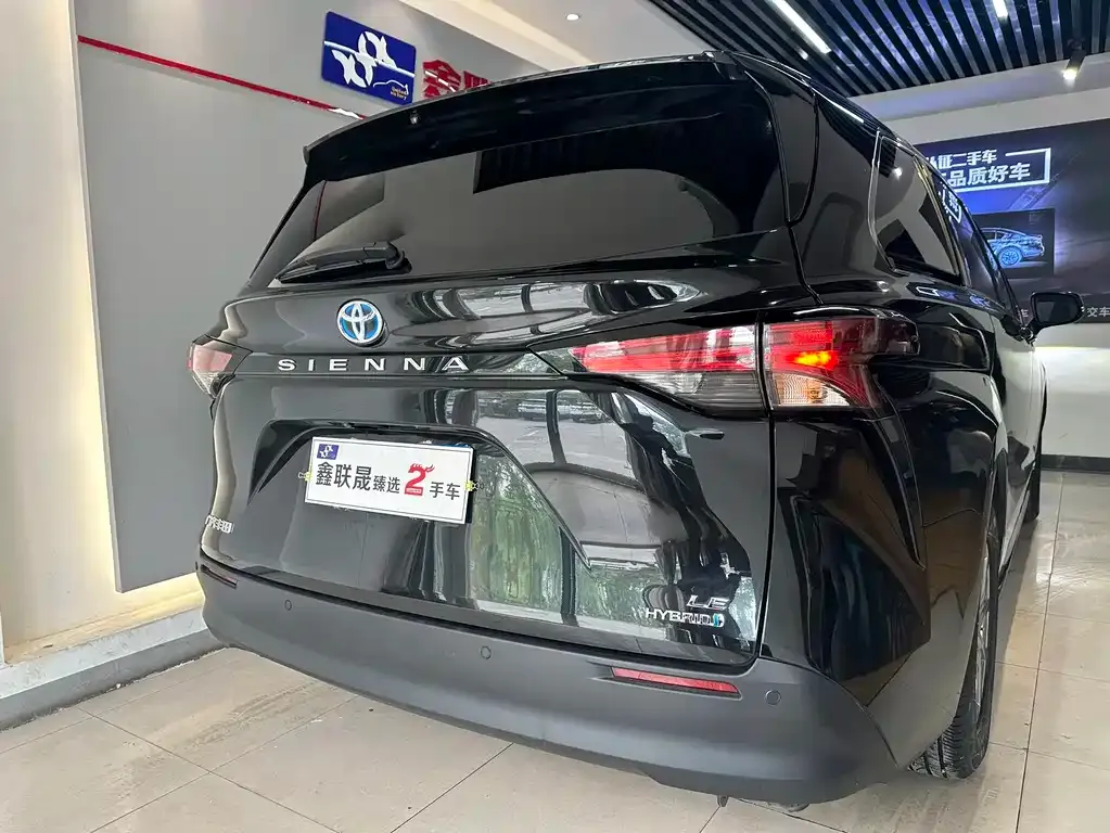 Toyota Sienna — фото 6