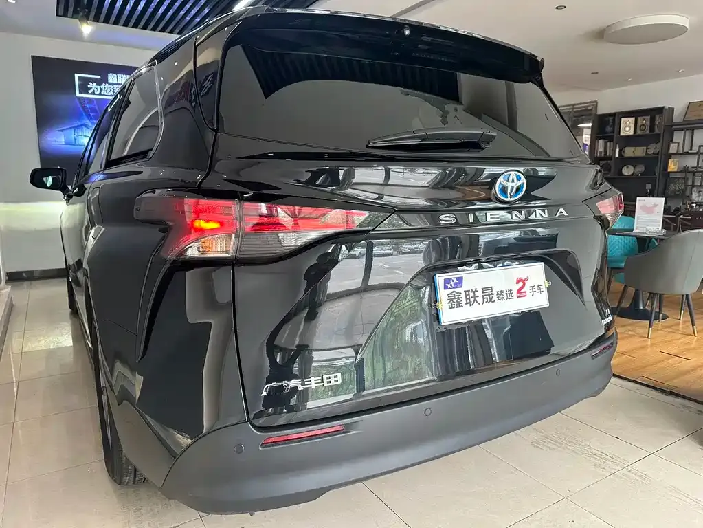 Toyota Sienna — фото 4