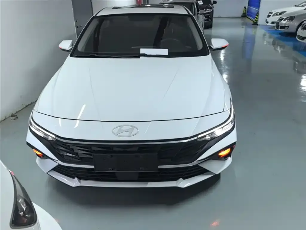 Hyundai Elantra — фото 6