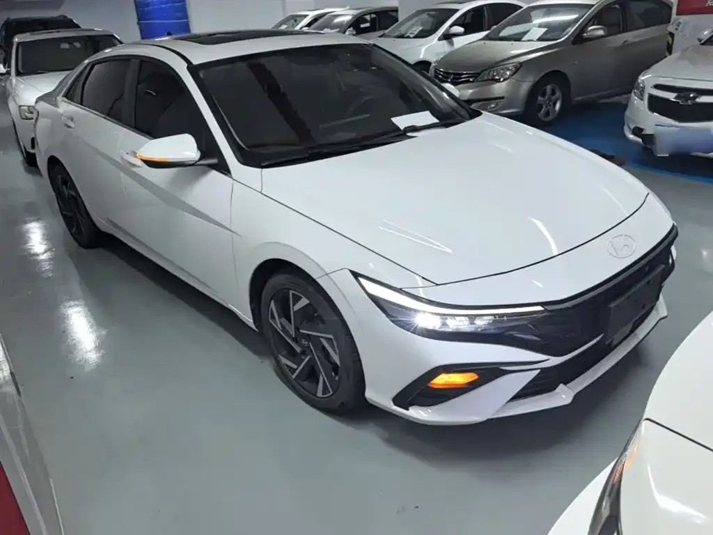 Hyundai Elantra — фото 3