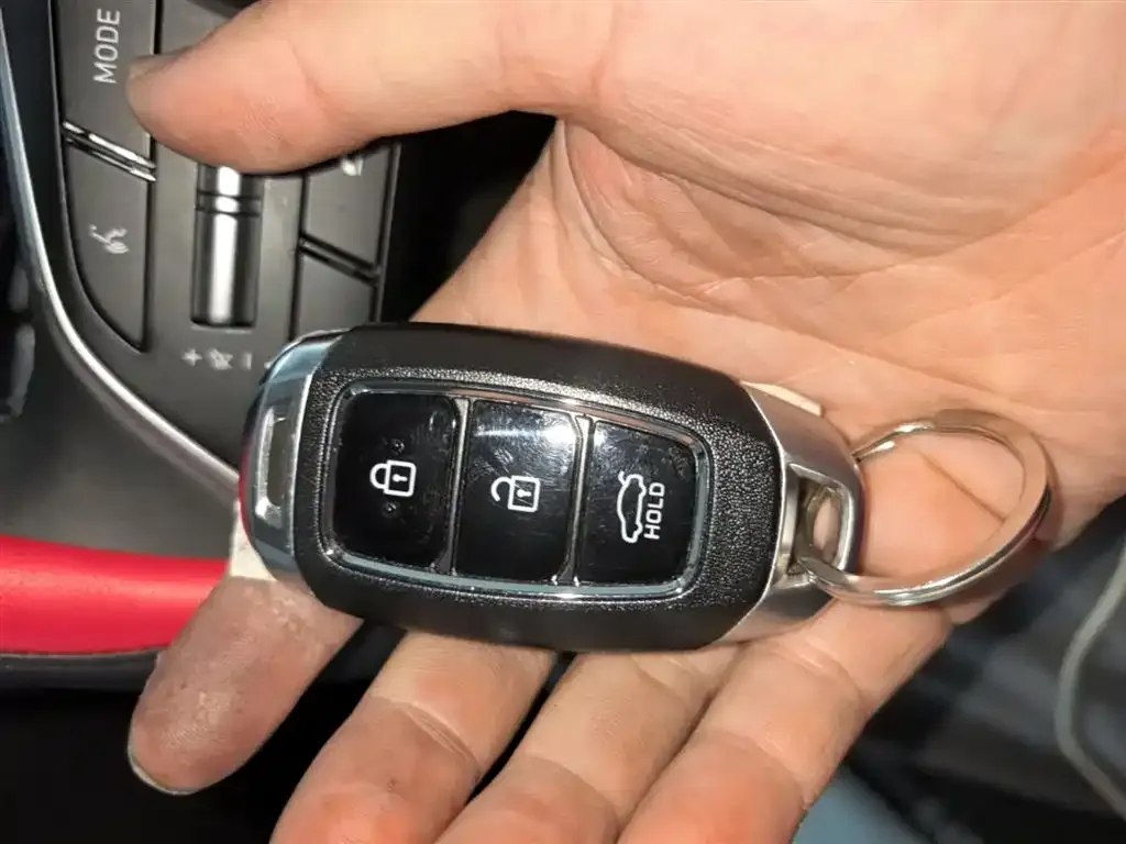 Hyundai Elantra — фото 10