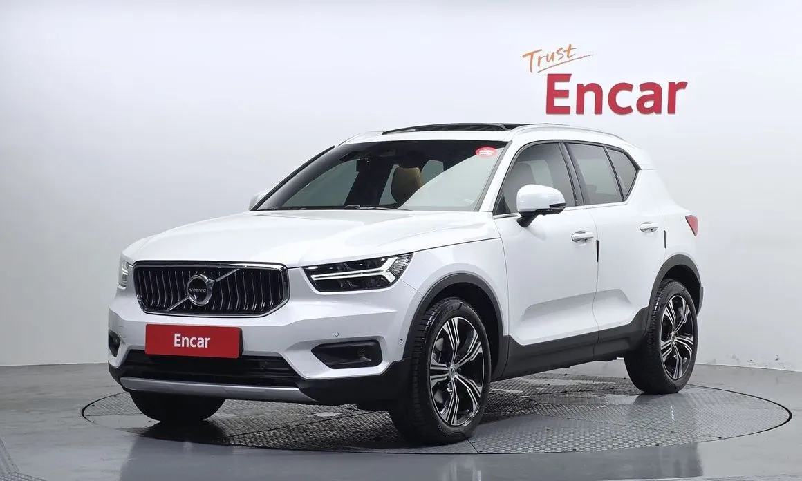 Volvo XC40 — фото 1