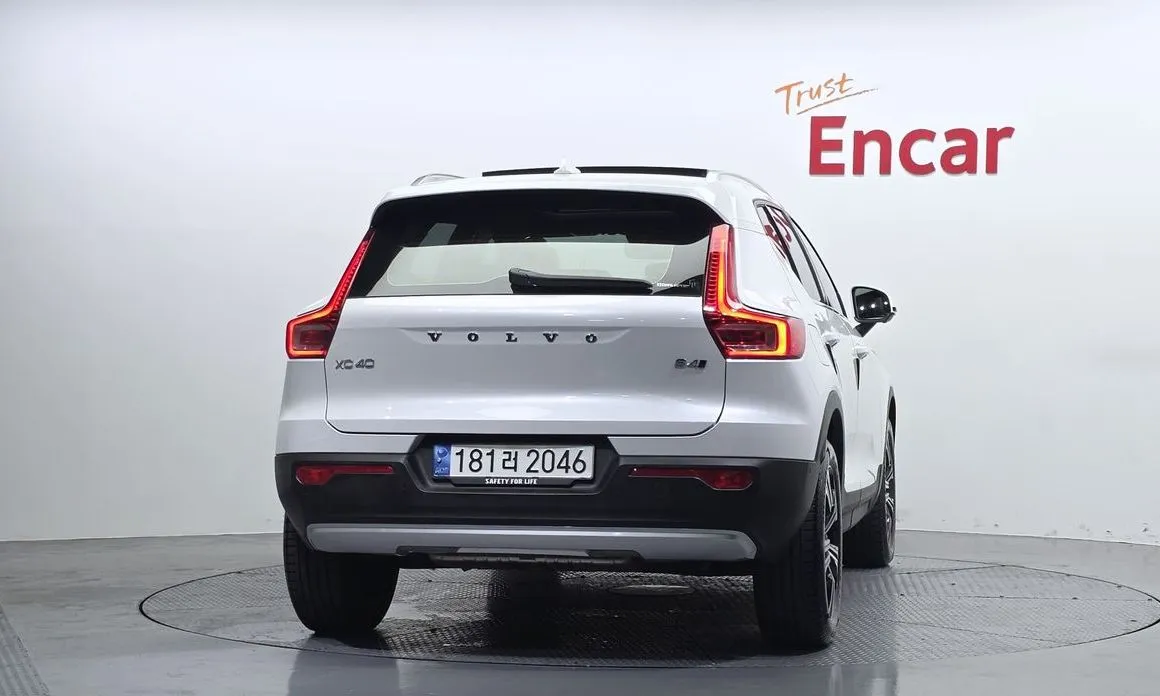 Volvo XC40 — фото 3