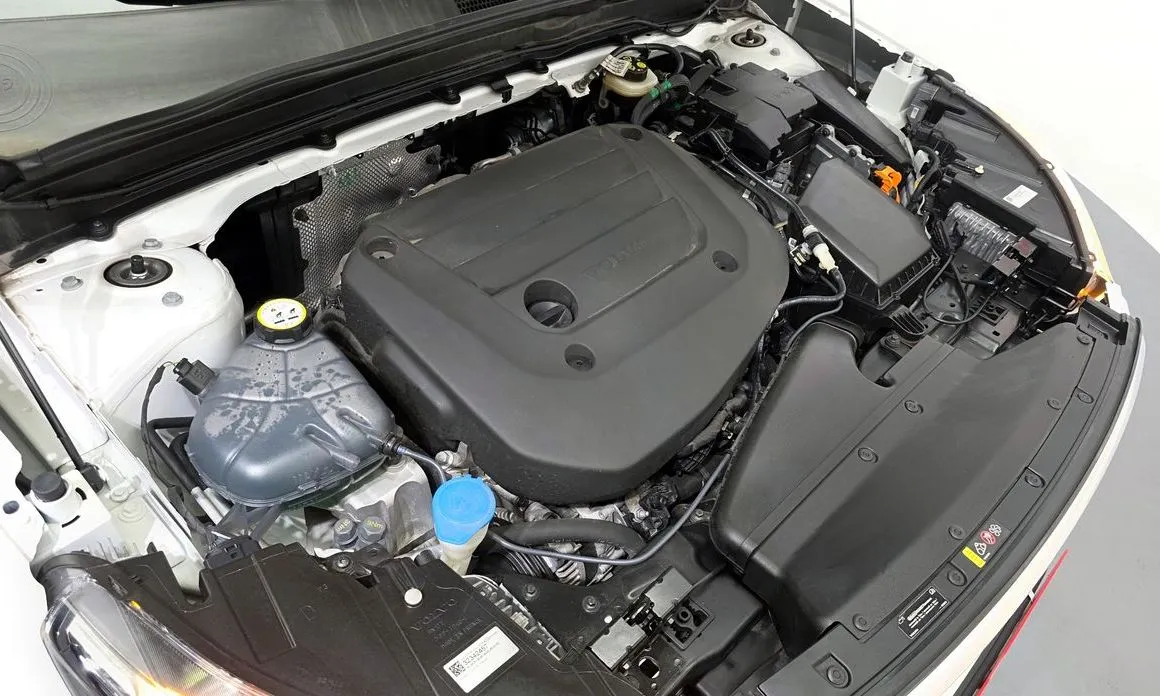 Volvo XC40 — фото 10