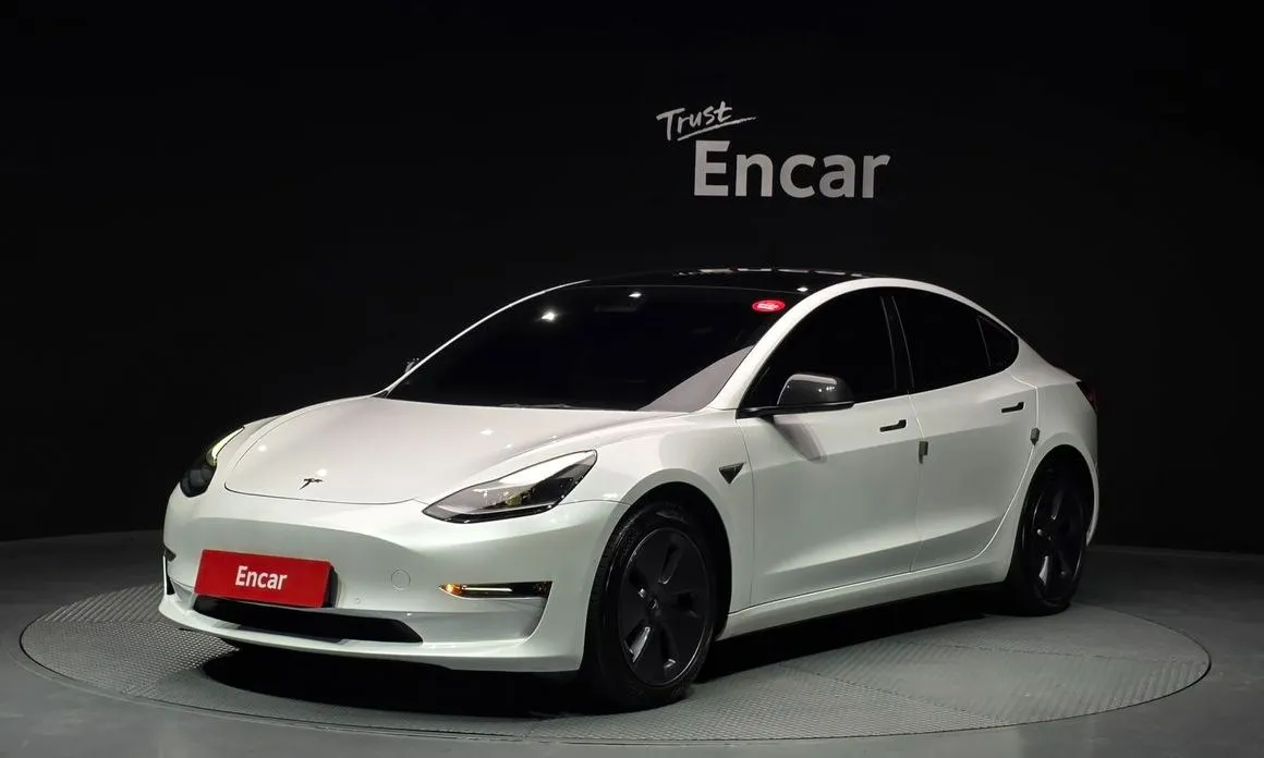 Tesla Model 3 — фото 1