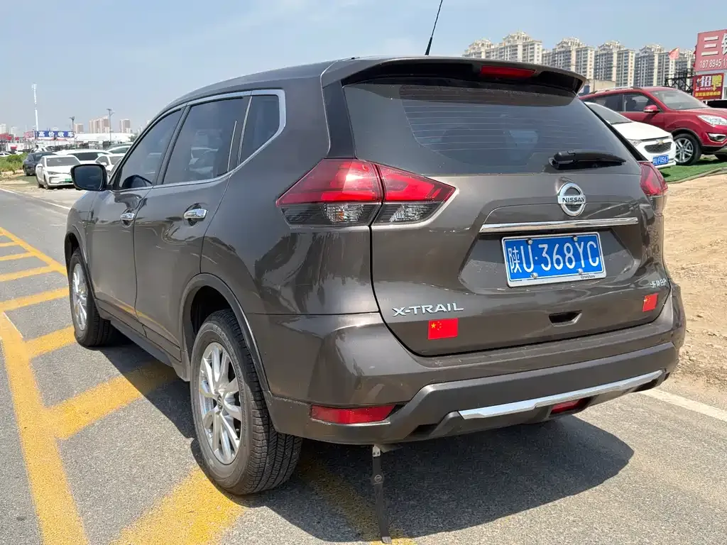 Nissan X-Trail — фото 10