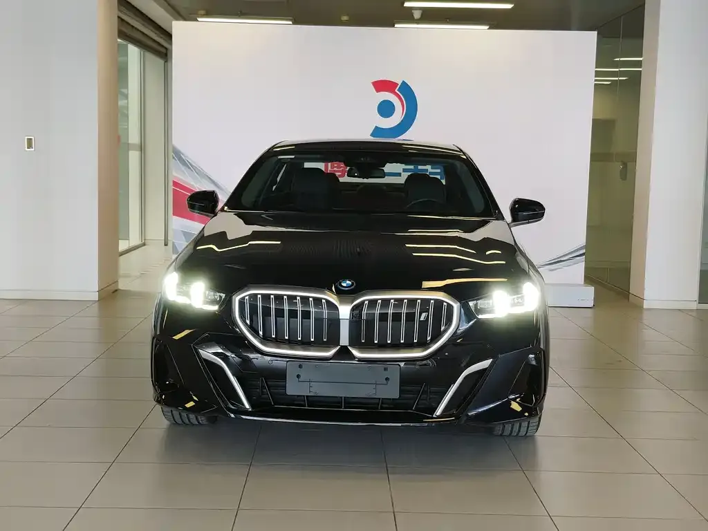 BMW i5 — фото 2