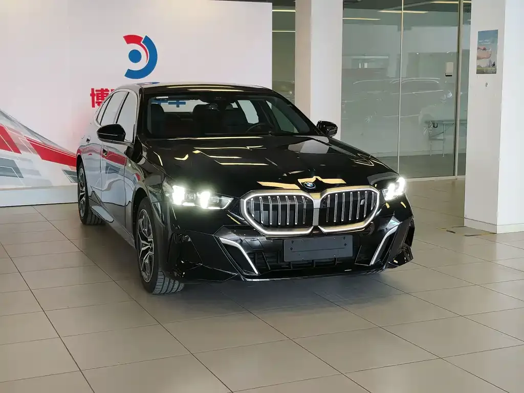 BMW i5 — фото 9