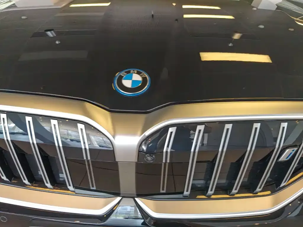BMW i5 — фото 8