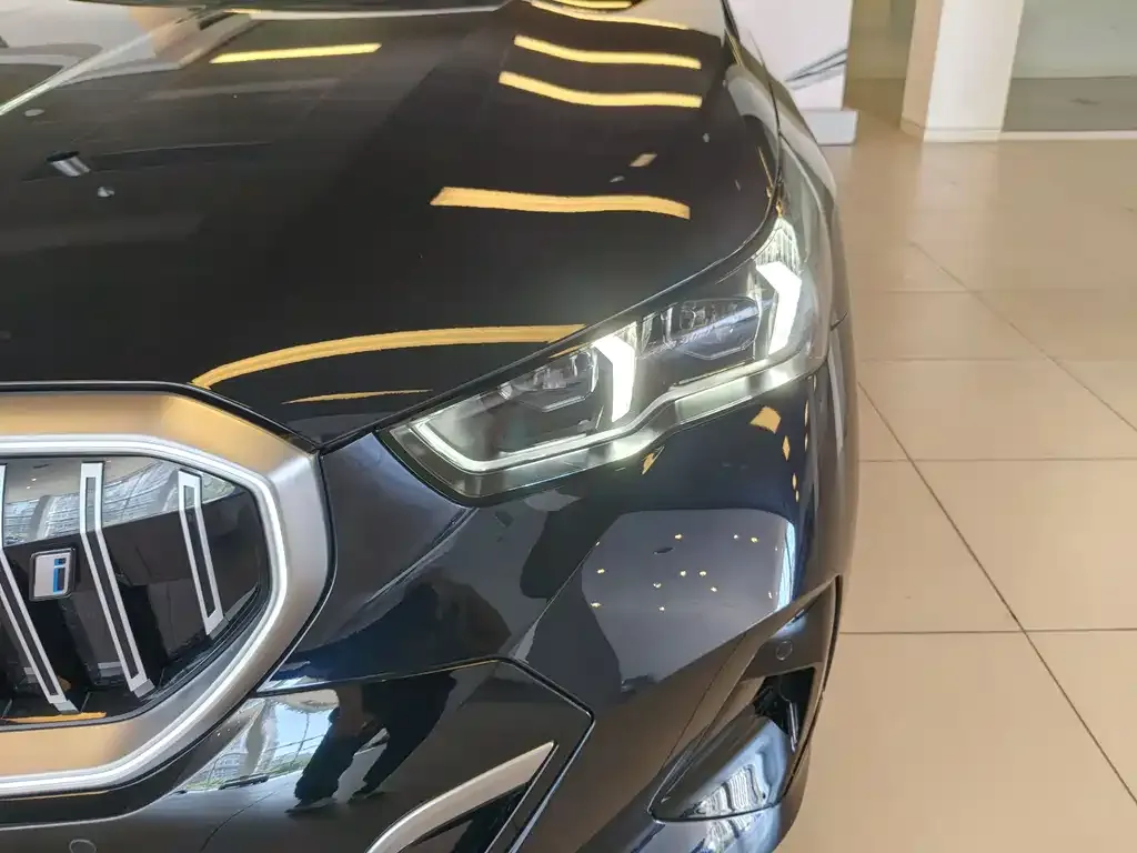 BMW i5 — фото 5
