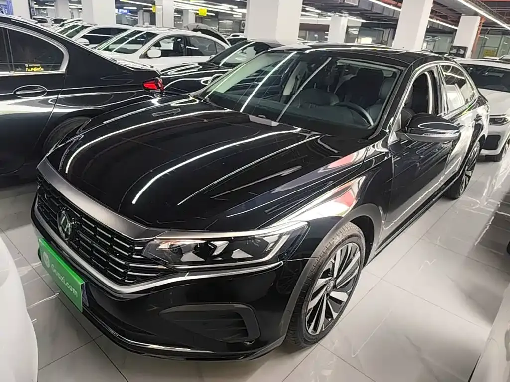 Volkswagen Passat — фото 1