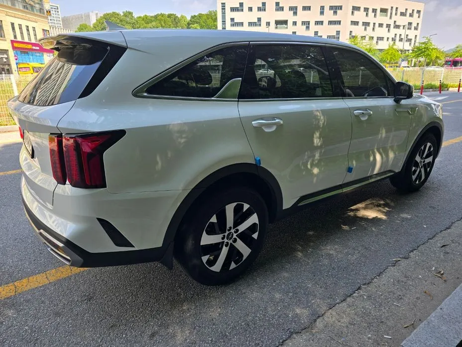 Kia Sorento — фото 7