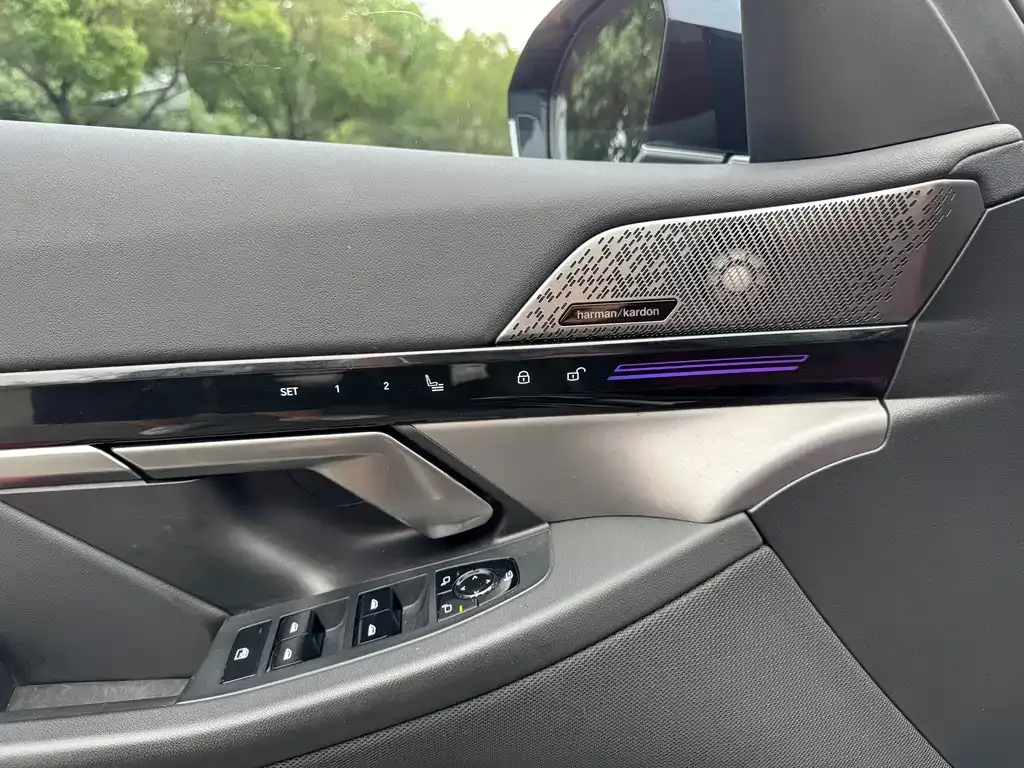 BMW 5 Series — фото 6
