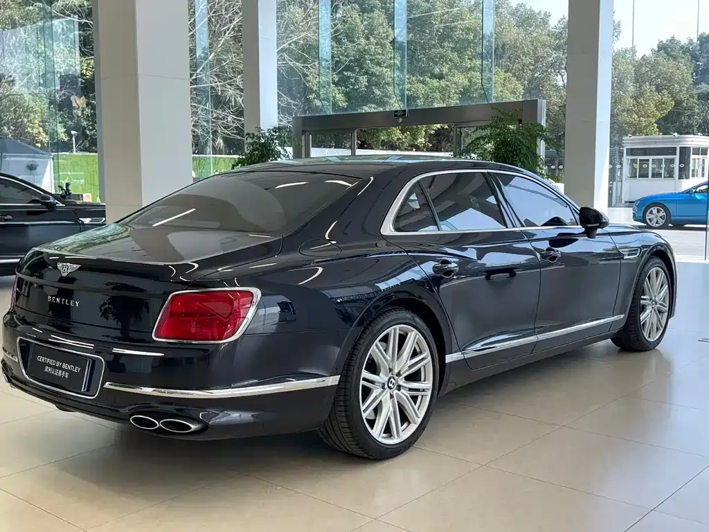 Bentley Flying Spur — фото 2