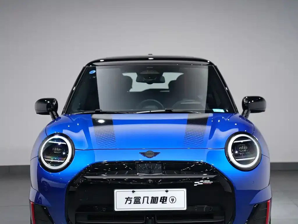 MINI JCW Electric — фото 2