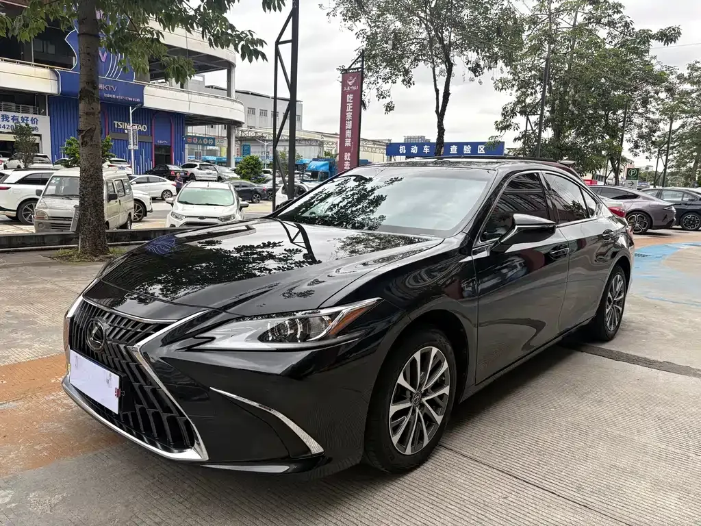 Lexus ES — фото 1