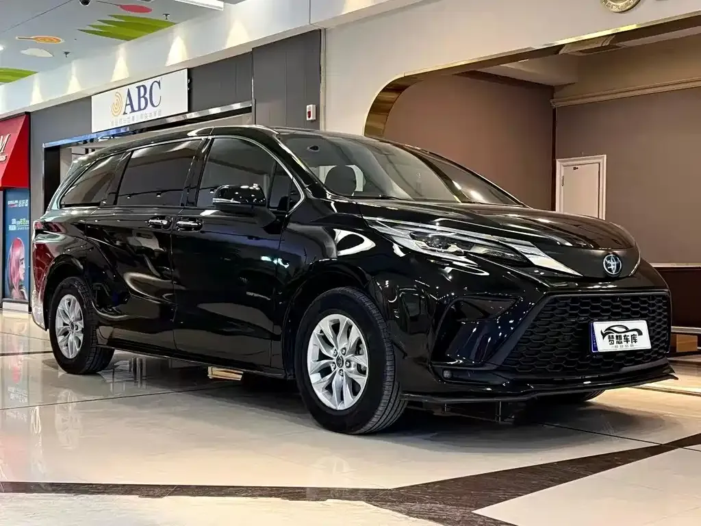 Toyota Granvia — фото 5