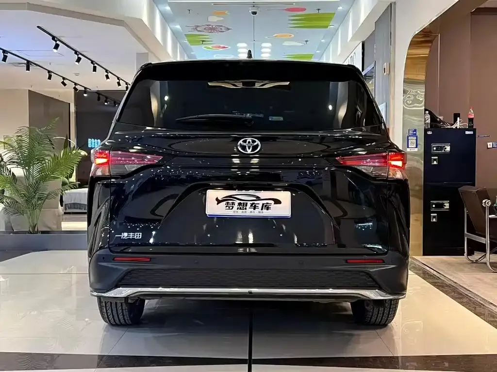 Toyota Granvia — фото 7