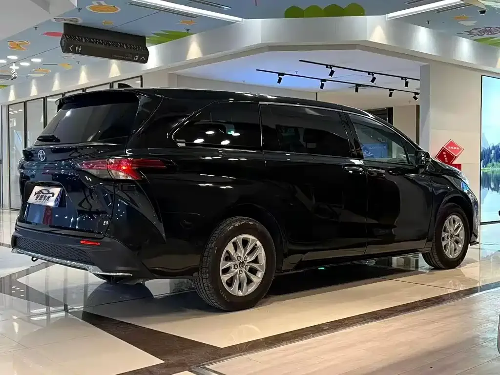 Toyota Granvia — фото 6