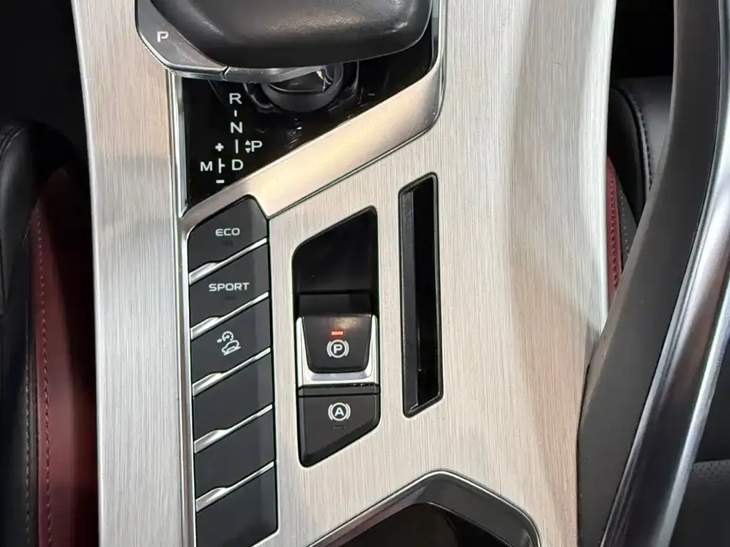 Geely Binyue — фото 10