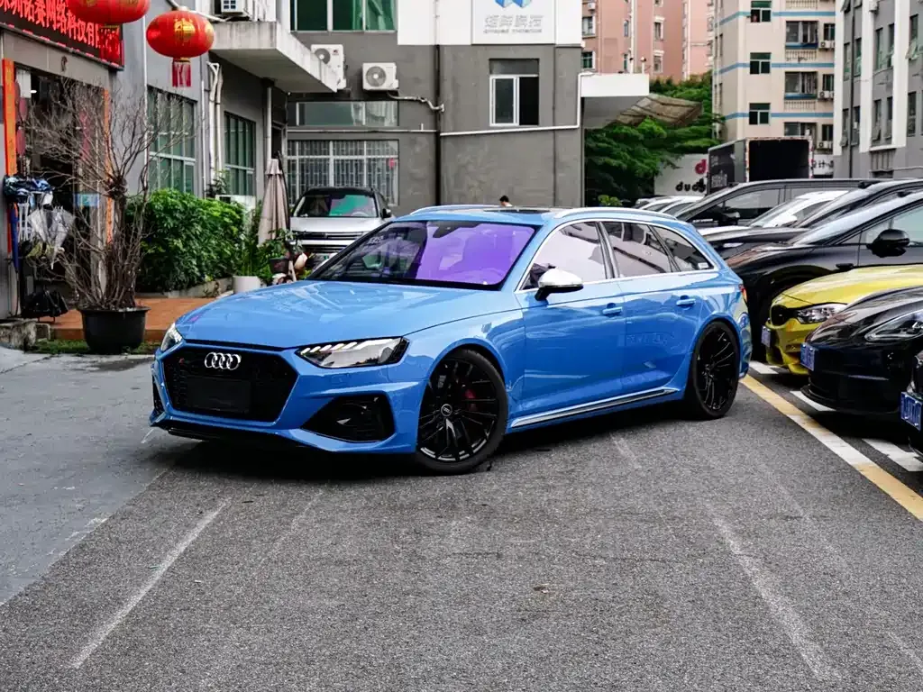 Audi RS 4 — фото 1
