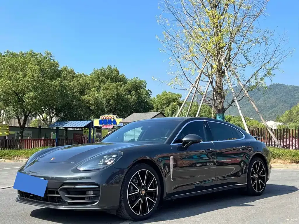Porsche Panamera — фото 1