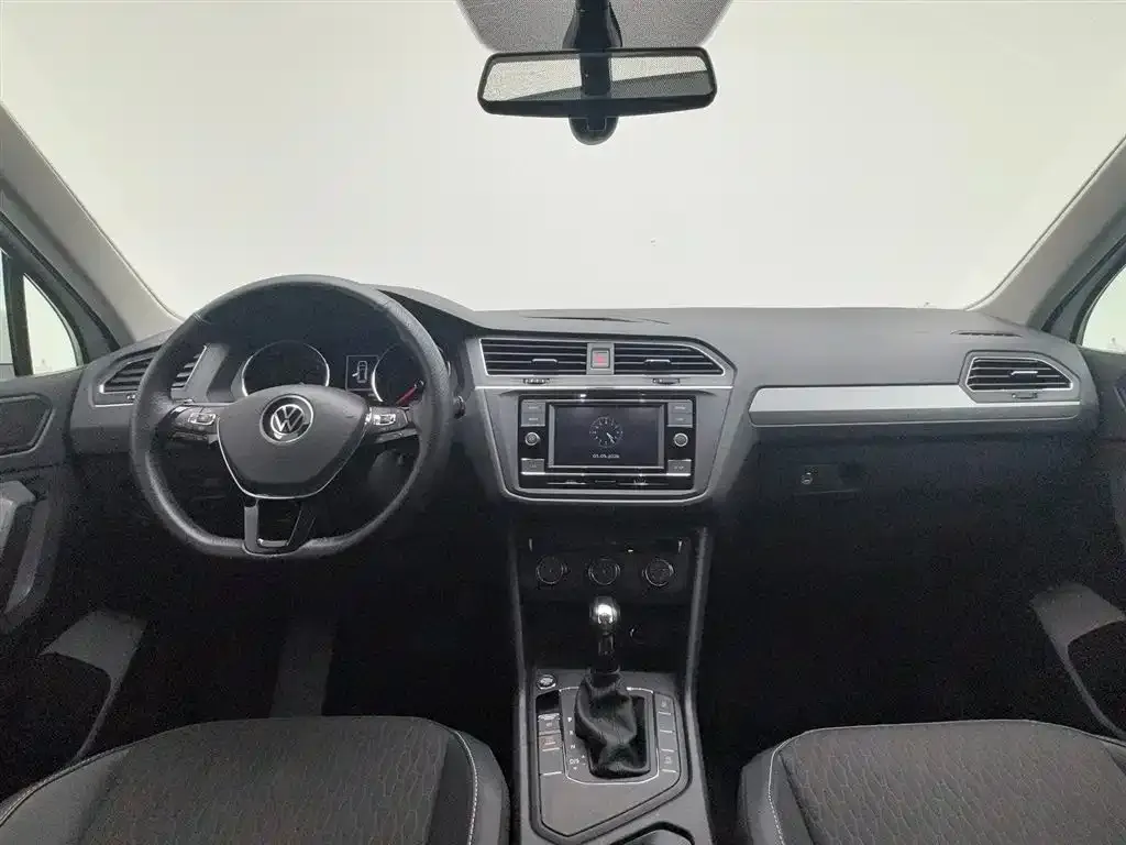 Volkswagen Tiguan L — фото 4