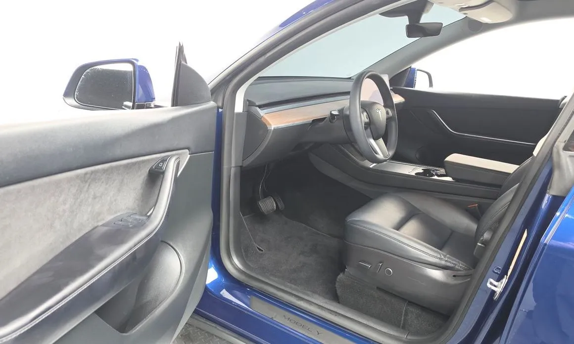 Tesla Model Y — фото 10