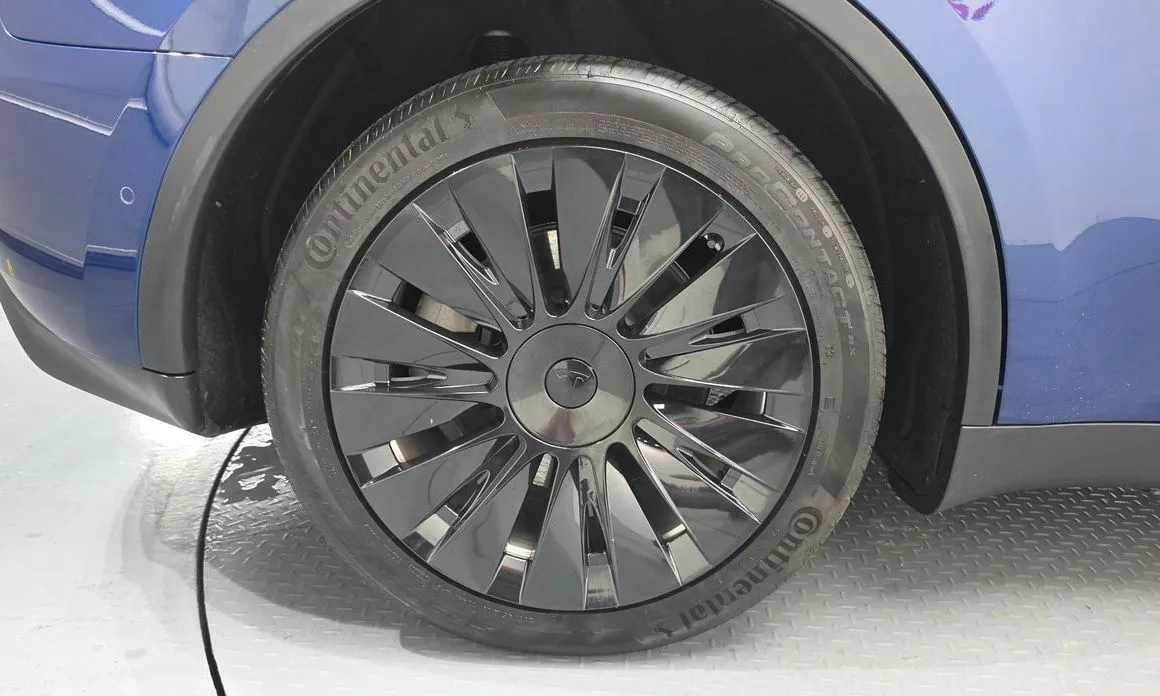 Tesla Model Y — фото 9