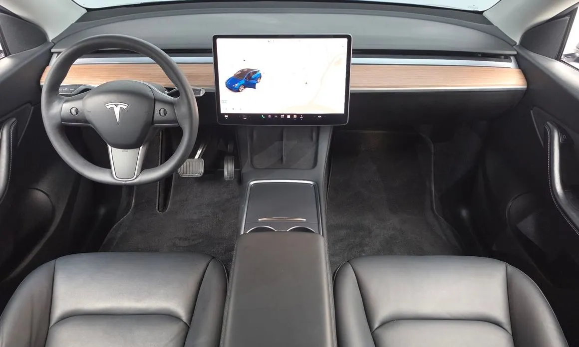 Tesla Model Y — фото 5