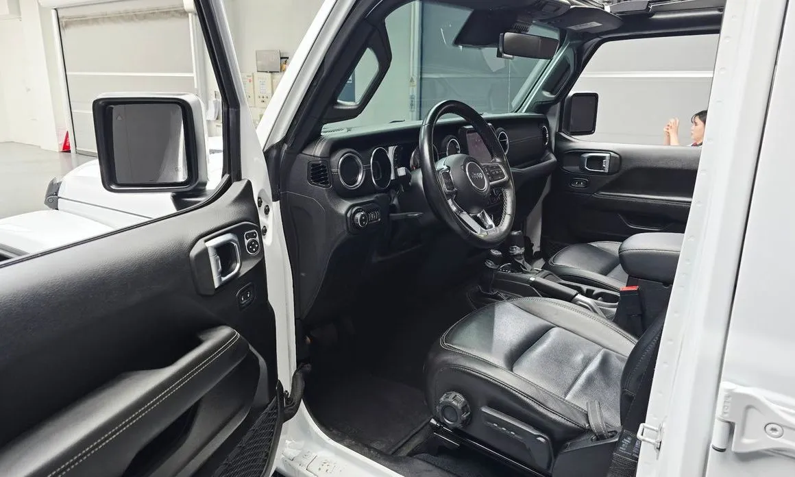 Jeep Wrangler — фото 10