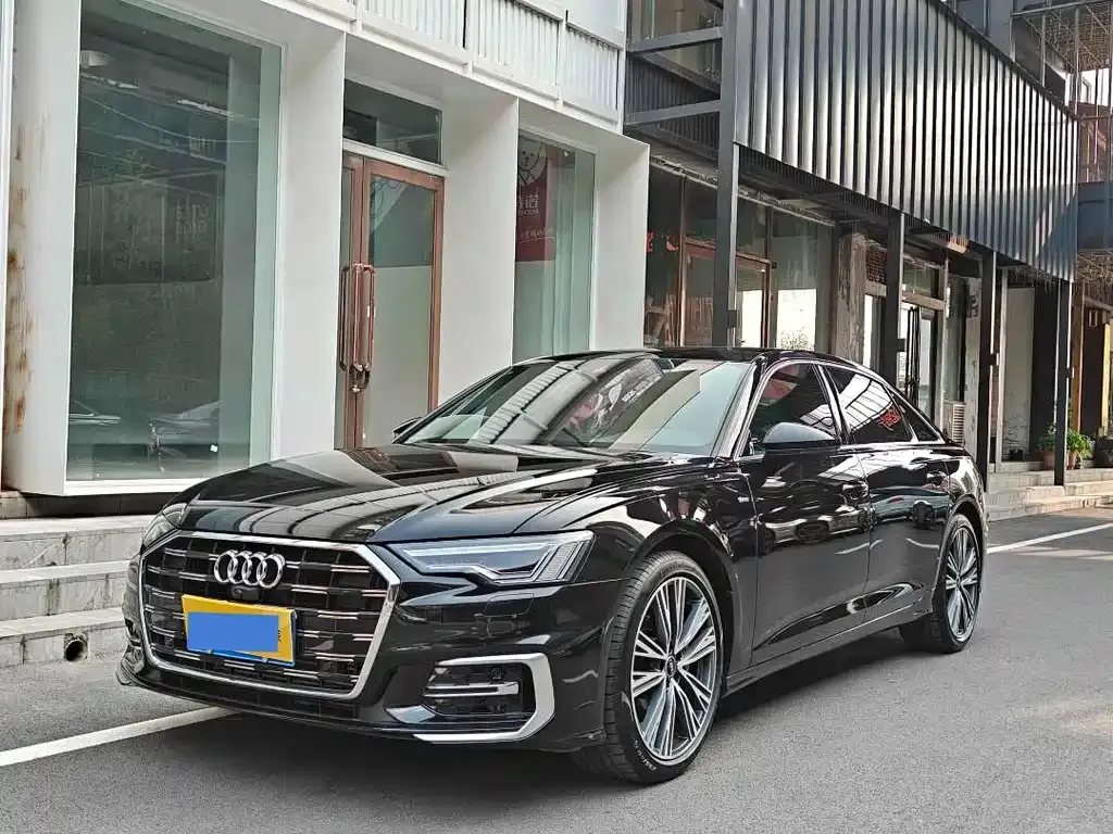 Audi A6L — фото 1