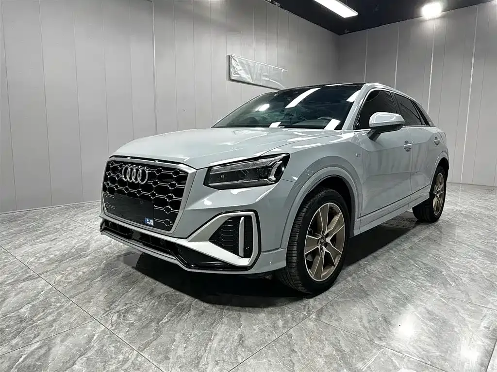 Audi Q2L — фото 1