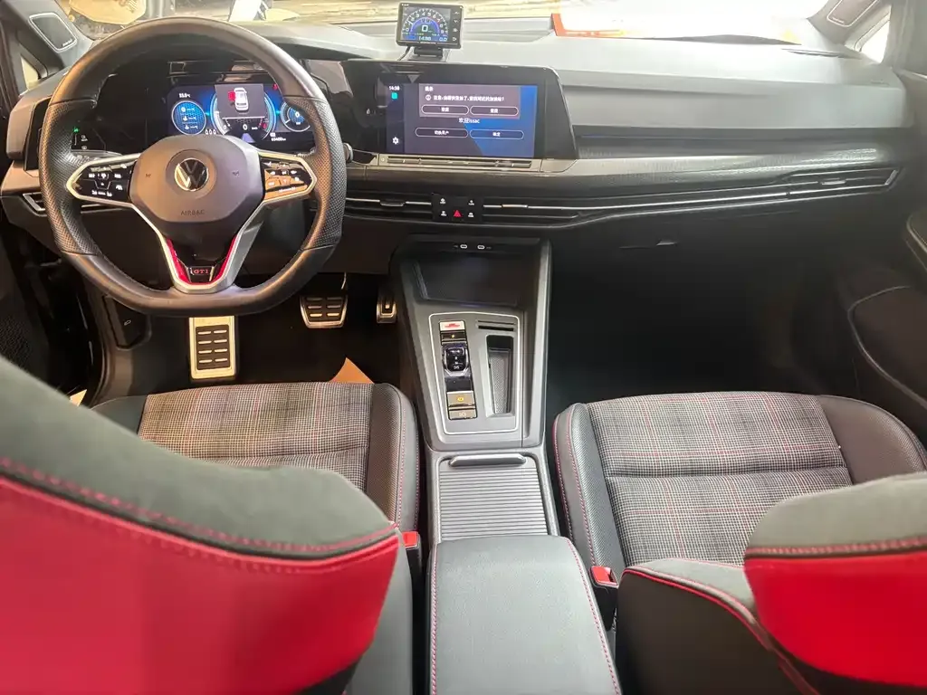 Volkswagen Golf GTI — фото 10