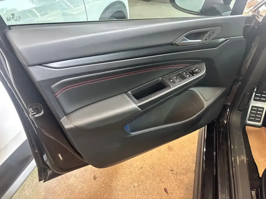 Volkswagen Golf GTI — фото 9