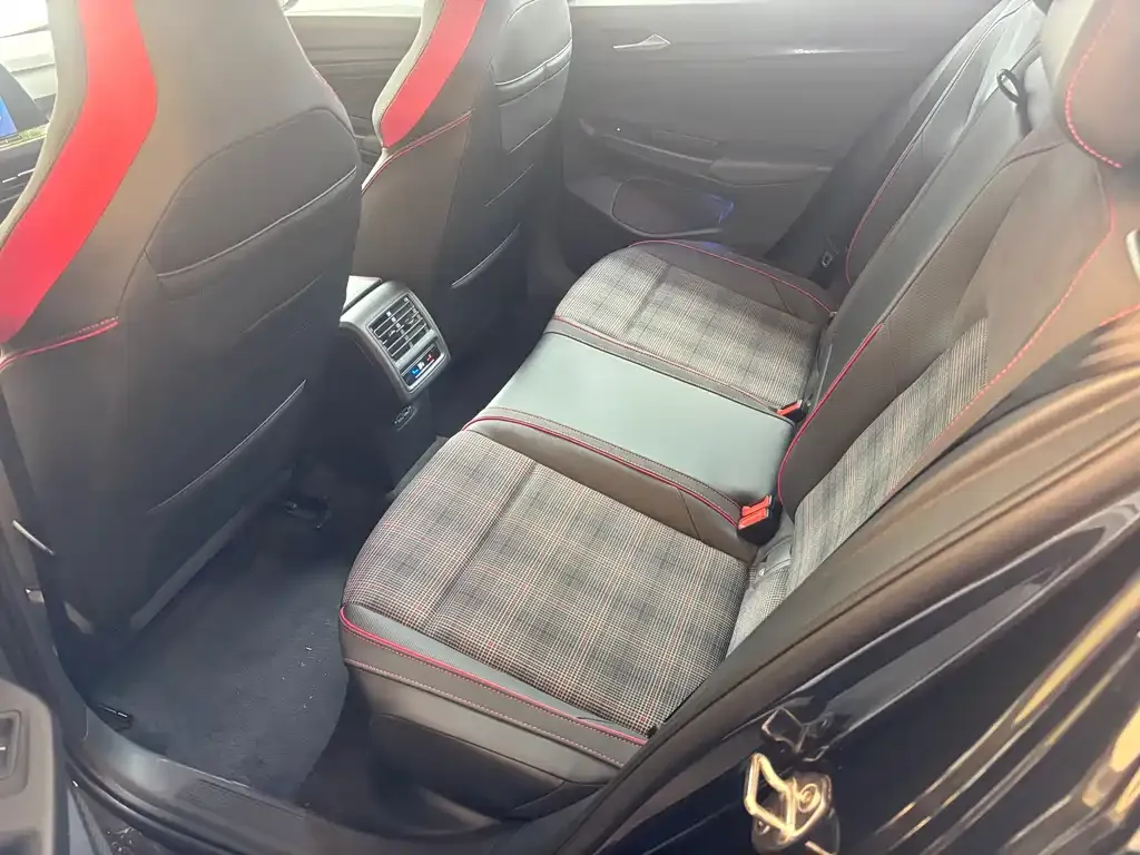 Volkswagen Golf GTI — фото 7