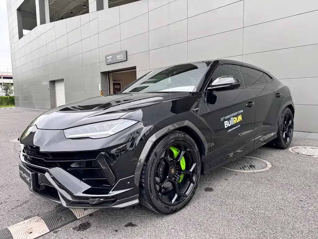 Lamborghini Urus — фото 1