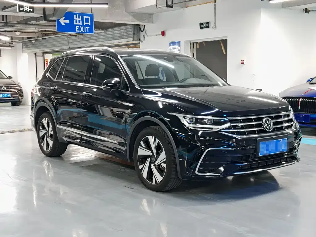 Volkswagen Tiguan L — фото 4