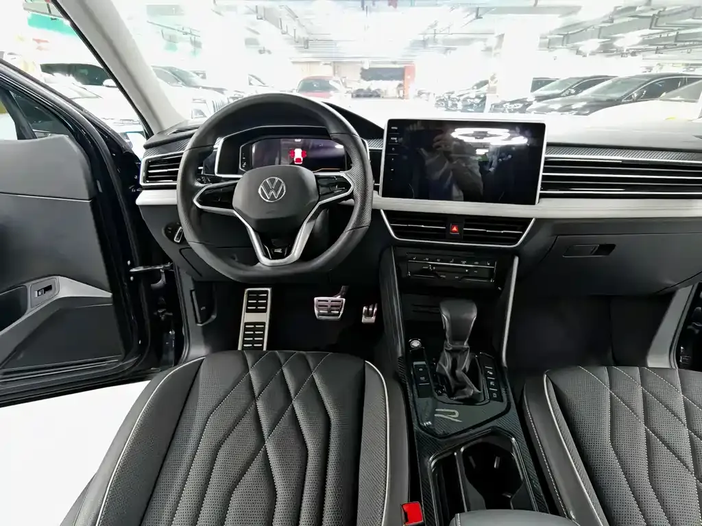 Volkswagen Tiguan L — фото 2