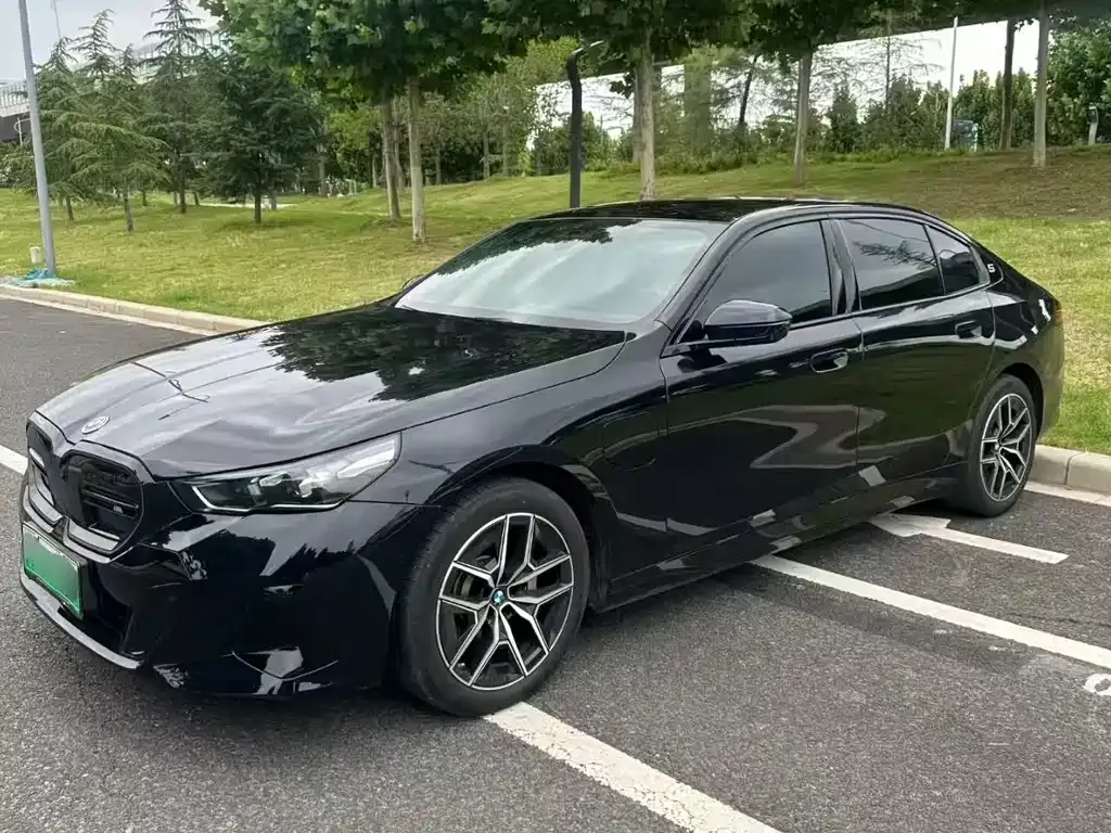 BMW i5 — фото 1