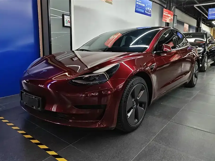 Tesla Model 3 — фото 1